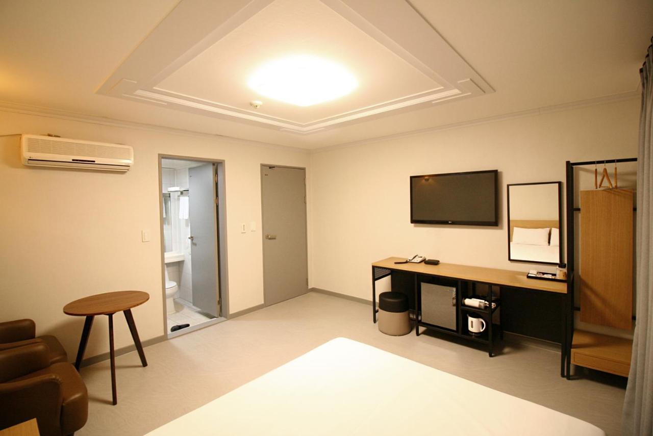 Trevi Hotel Jeju Exterior photo